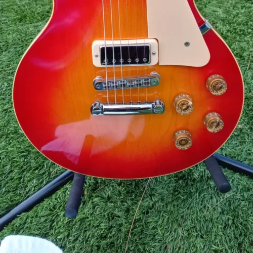 1969 - 1984 Gibson Les Paul Deluxe Cherry Sunburst -         Les Paul