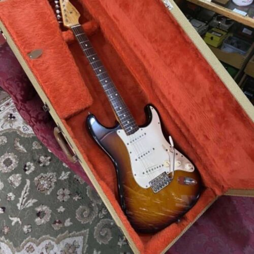 1990s Fender American Vintage '62 Stratocaster 3-Color Sunburst -        Stratocaster