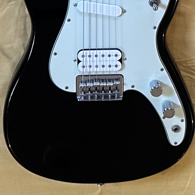 2017 Fender Duo Sonic HS Black - £470 used Guitar