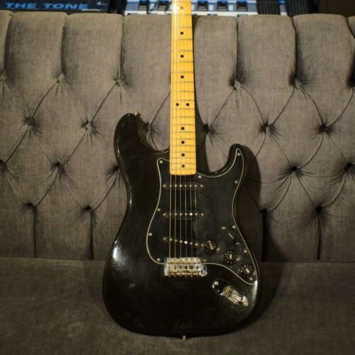 1978 - 1981 Fender Stratocaster with Maple Fretboard Black -        Stratocaster