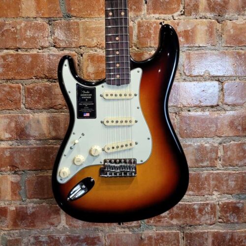 Fender Stratocaster LH Sunburst - £2079 new Guitar