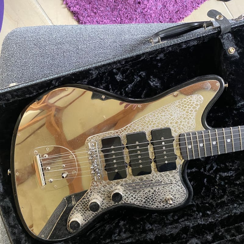 2012 James Trussart Steelmaster Shiny Nickel / snakeskin – £3000 used Guitar