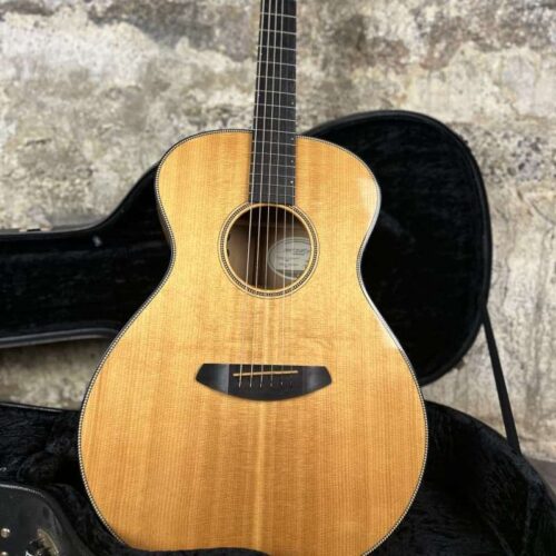 2016 Breedlove Oregon Concert Acoustic/Electric Guitar Semi-Gl... -          Electric Guitar