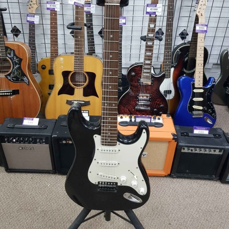 1990s Fernandes St style Black - £250 used Guitar