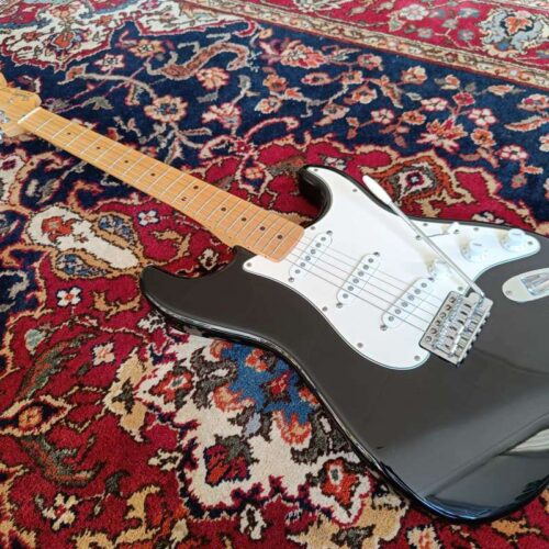 1998 - 2005 Fender Standard Stratocaster with Maple Fretboard ... -        Stratocaster