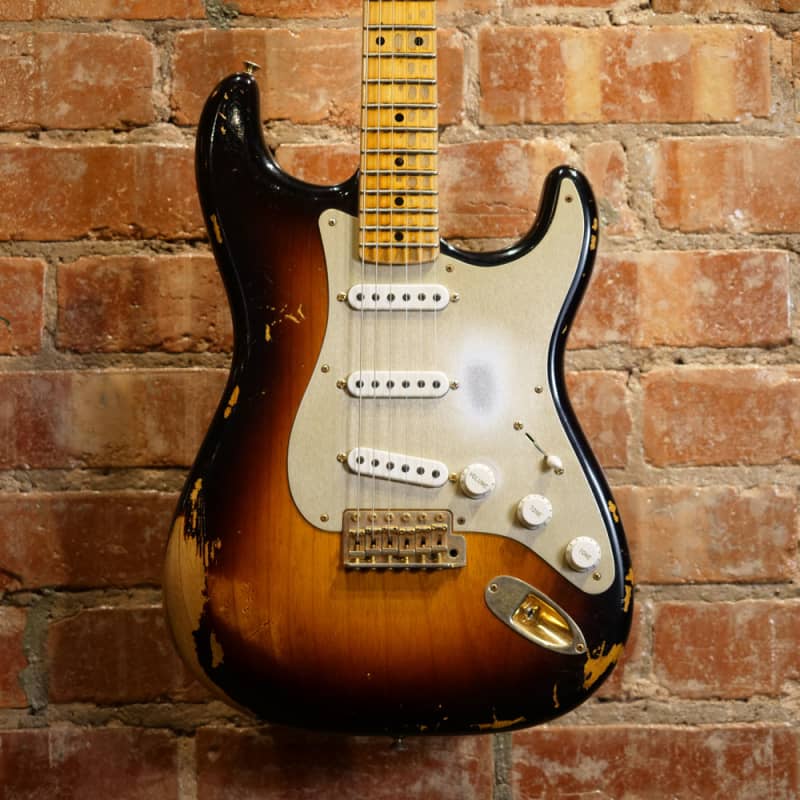 Fender 54' Heavy Relic Stratocaster Sunburst - £3599 used Guitar