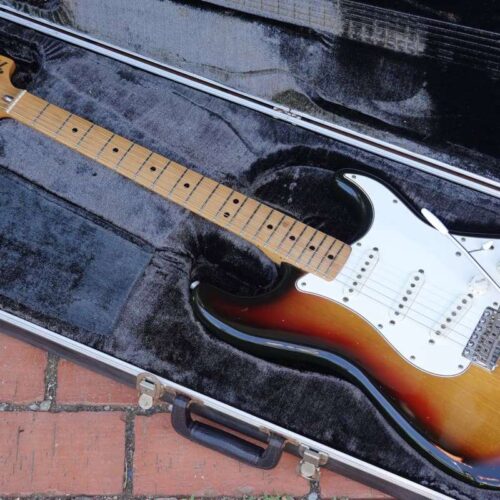 1978 - 1981 Fender Stratocaster with Maple Fretboard Sunburst -        Stratocaster