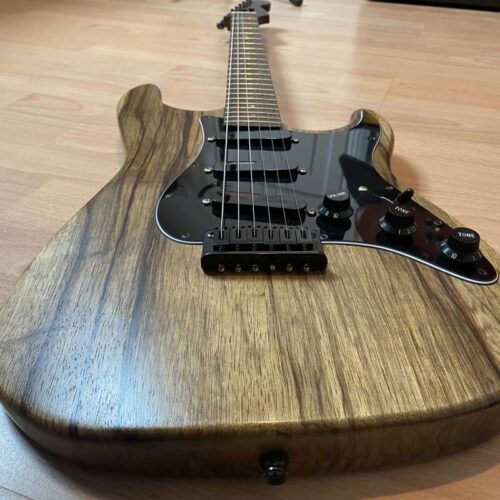 2022 Custom Stratocaster Black Limba Satin -        Stratocaster