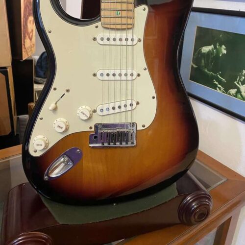 2006 Fender Stratocaster American Deluxe Sunburst -        Stratocaster