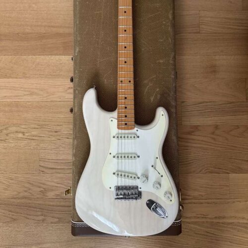 2006 Fender Stratocaster Nitro -        Stratocaster