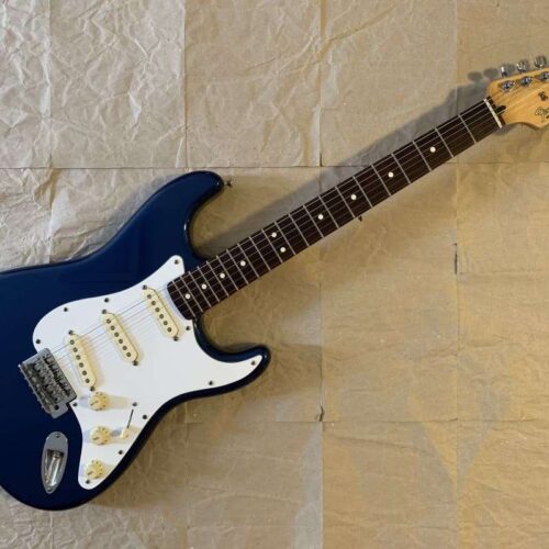 2005 - 2008 Fender Standard Stratocaster with Rosewood Fretboa... -        Stratocaster