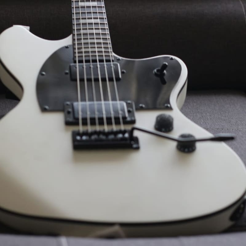 Kononykheen Breed 21 Black and white - £459.99 used Guitar