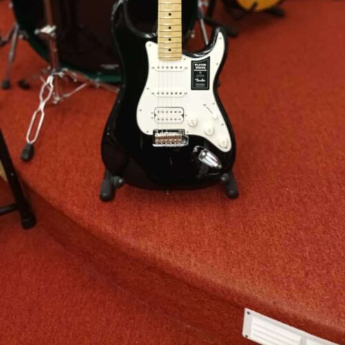 2022 Fender Player stratocaster HSS Black -        Stratocaster