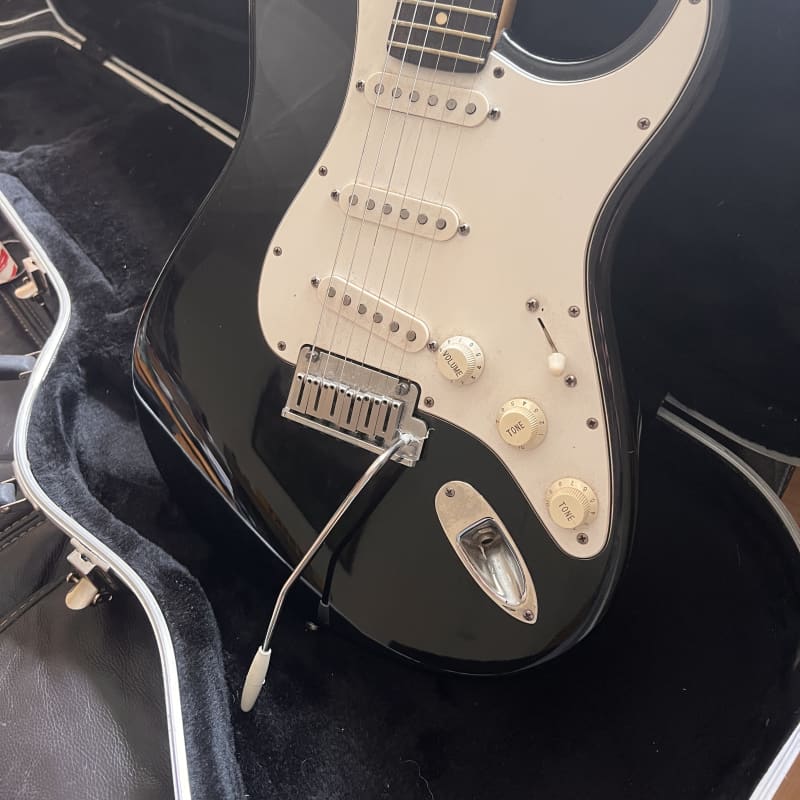 1997 Fender Stratocaster Black - £950 used Guitar