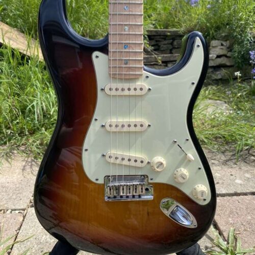 2004 - 2010 Fender American Deluxe Stratocaster with Maple Fre... -        Stratocaster