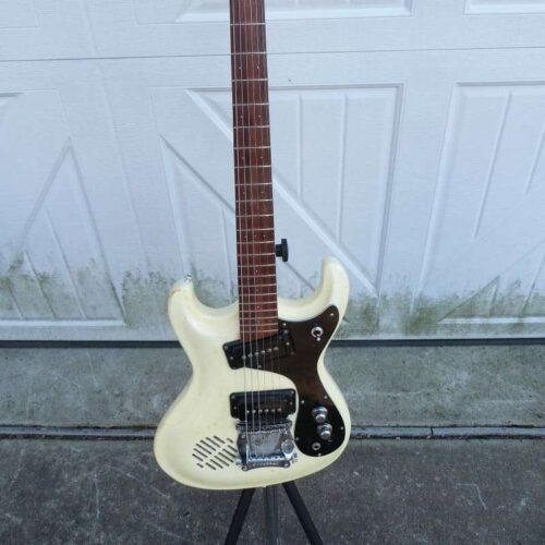 Mosrite the Vintage built in amplifier White -          Amplifier