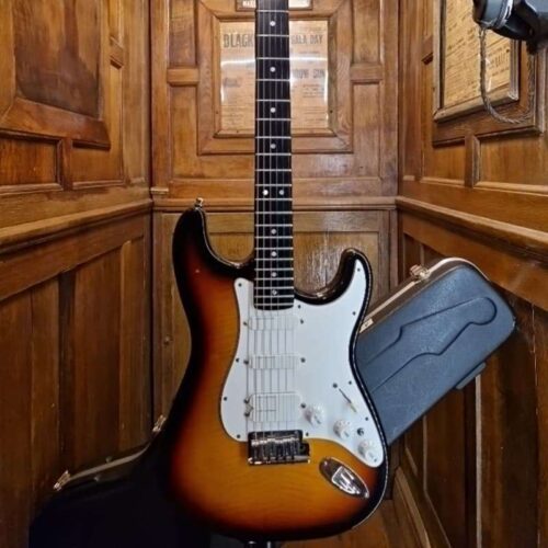 1991 Fender AM Ultra Stratocaster Sunburst -        Stratocaster