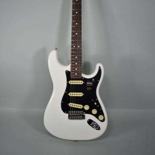 2022 Fender Stratocaster Arctic White -        Stratocaster