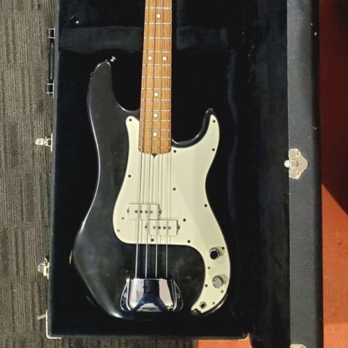 1970 - 1983 Fender Precision Bass with Rosewood Fretboard Black -         Precision Bass