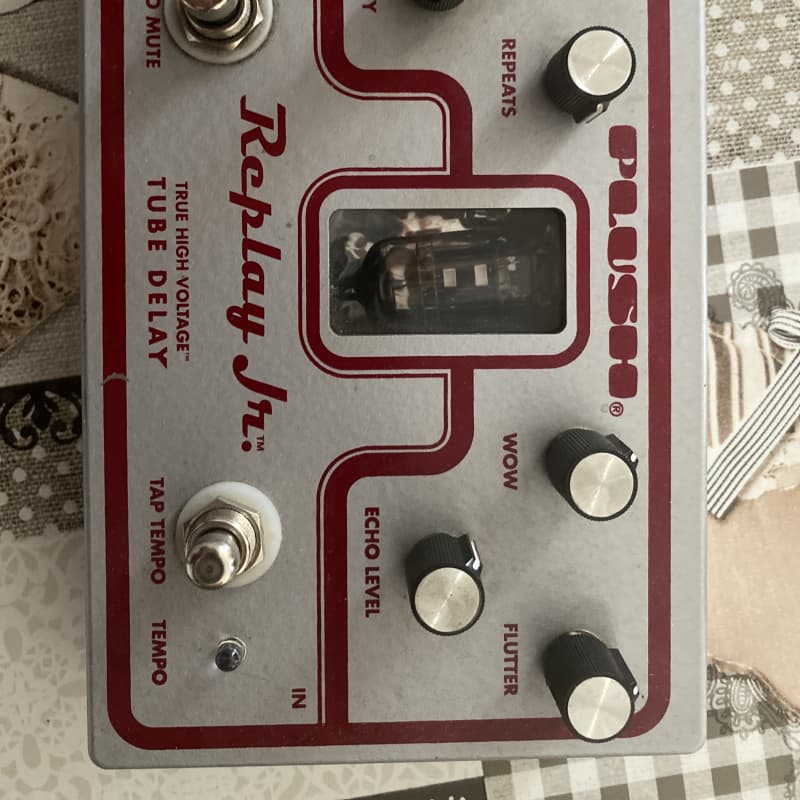 used 2010s Fuchs Plush Replay Jr Tube Delay Silver – Effect Pedal