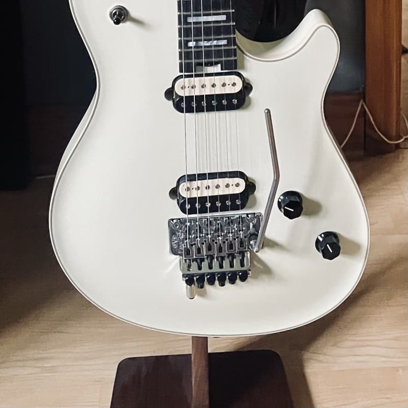 2024 EVH USA Wolfgang Ivory - £3000 new Guitar