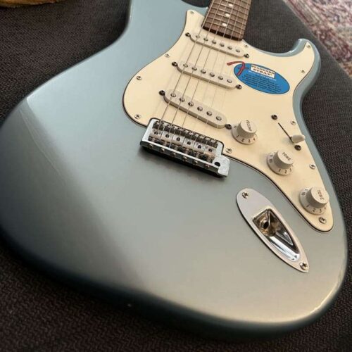 2004 Fender Stratocaster Standard Pelham Blue -        Stratocaster