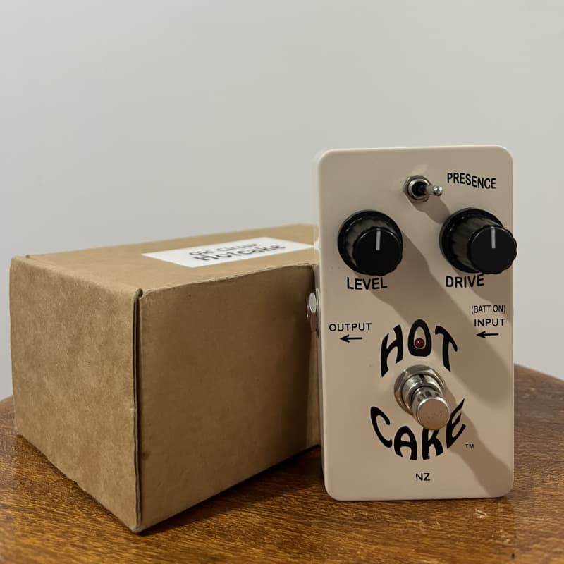 used 2011 Hot Cake Old Circuit White - Effect Pedal