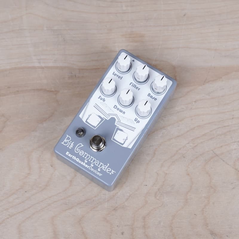 used EarthQuaker Devices Bit Commander Analog Octave Synth V2 Gray ... - Effect Pedal