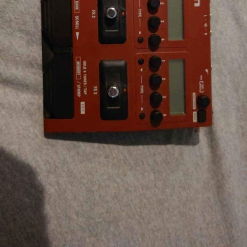 used 2010s Zoom B3N Multi-Effects Bass Processor Red - Effect Pedal