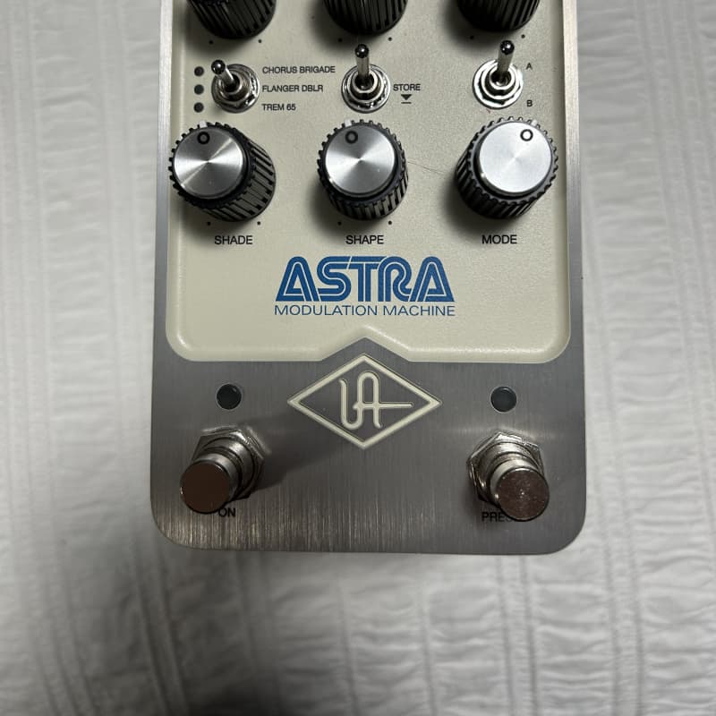 used 2021 - Present Universal Audio Astra Modulation Machine White - Effect Pedal