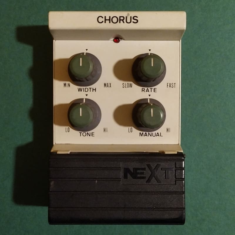 used 1980s Next CH-700 Chorus White / Green - Effect Pedal