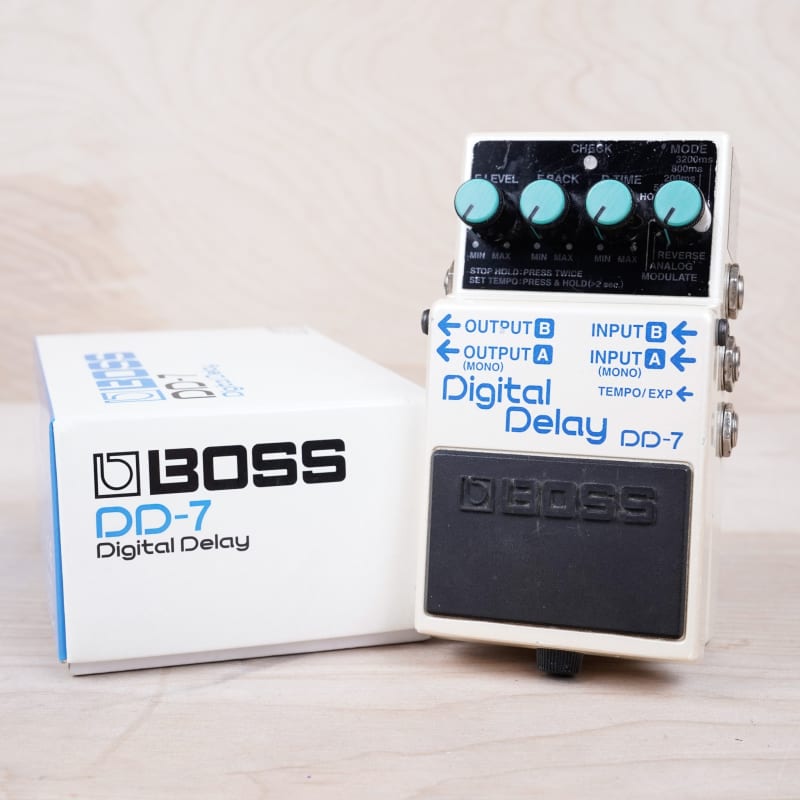 used 2009 Boss DD-7 Digital Delay White - Effect Pedal