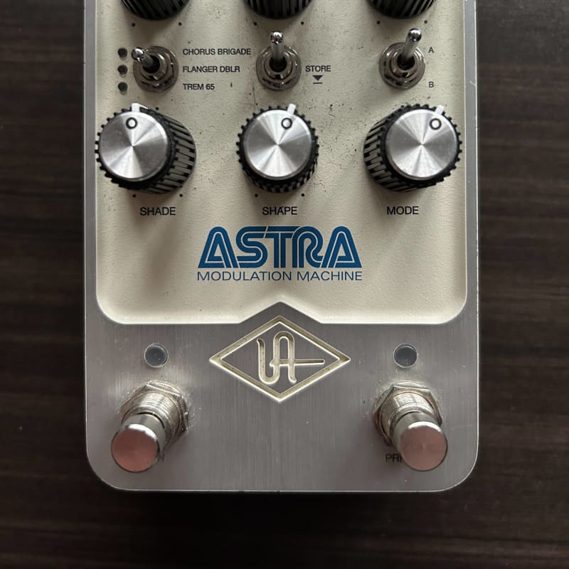 used 2021 - Present Universal Audio Astra Modulation Machine White - Effect Pedal