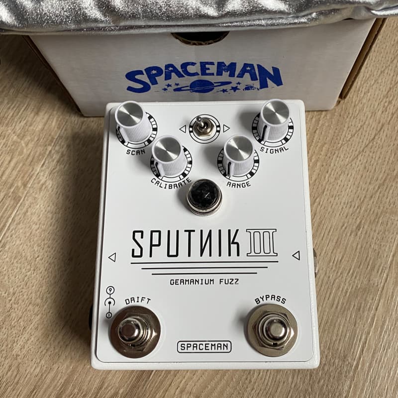 used Spaceman Sputnik III Germanium Fuzz White/White Limited Edition - Effect Pedal