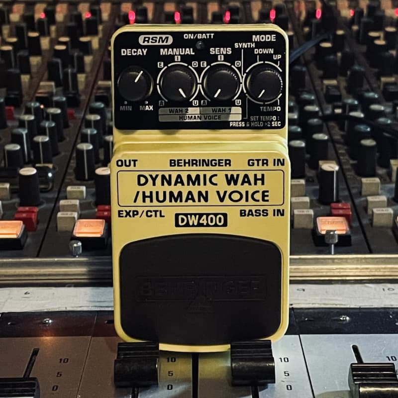 used 2010s Behringer DW400 Dynamic Wah/Human Voice Yellow - Effect Pedal