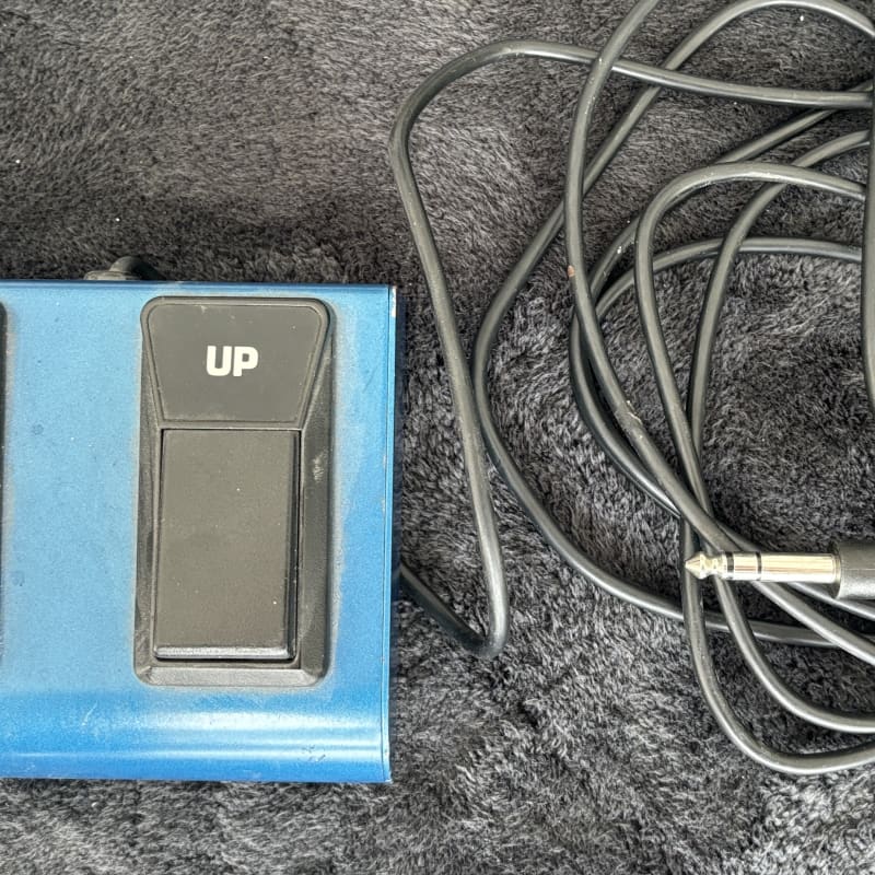 used Behringer FS112V Footswitch Blue - Effect Pedal