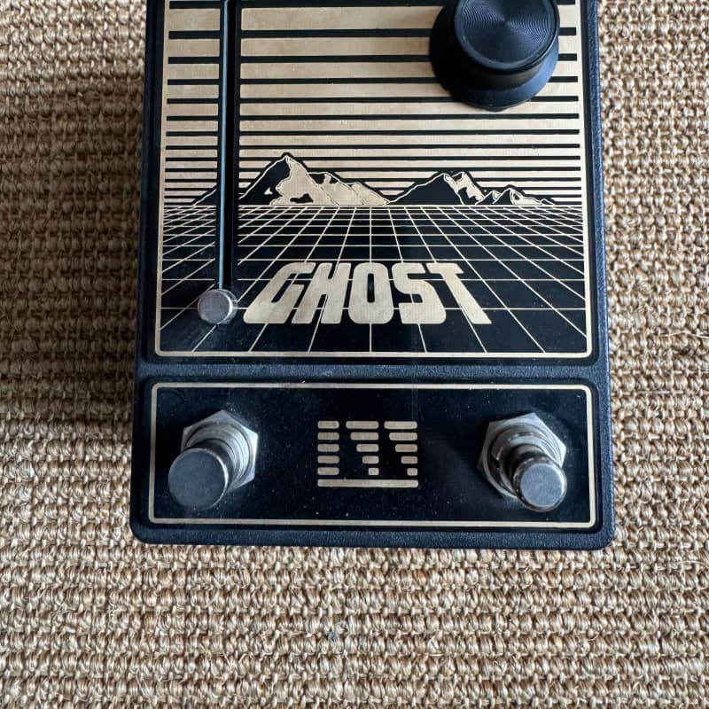 used 2010s Lightning Wave Ghost Tremolo Black - Effect Pedal