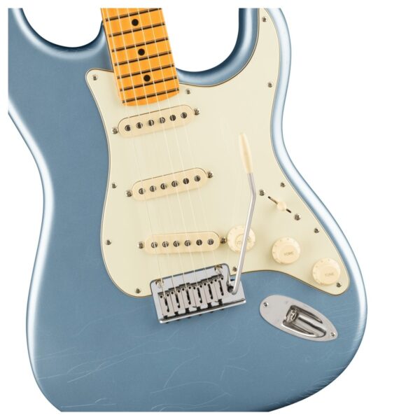 Fender American Ultra Luxe 60s Stratocaster Maple Fingerboard Ice Blue Metallic