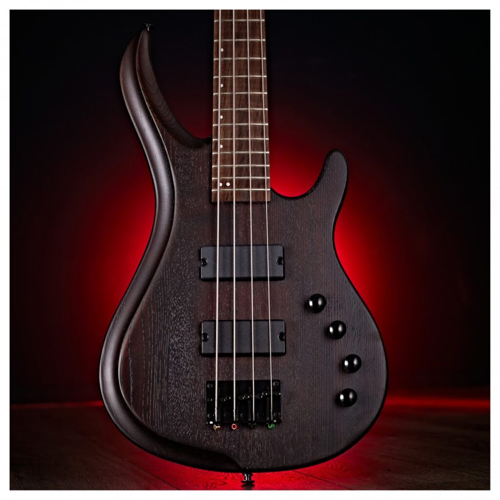 G4M 878 Bass Guitar Walnut Stain & Eden Orbiter 8 Combo Amp