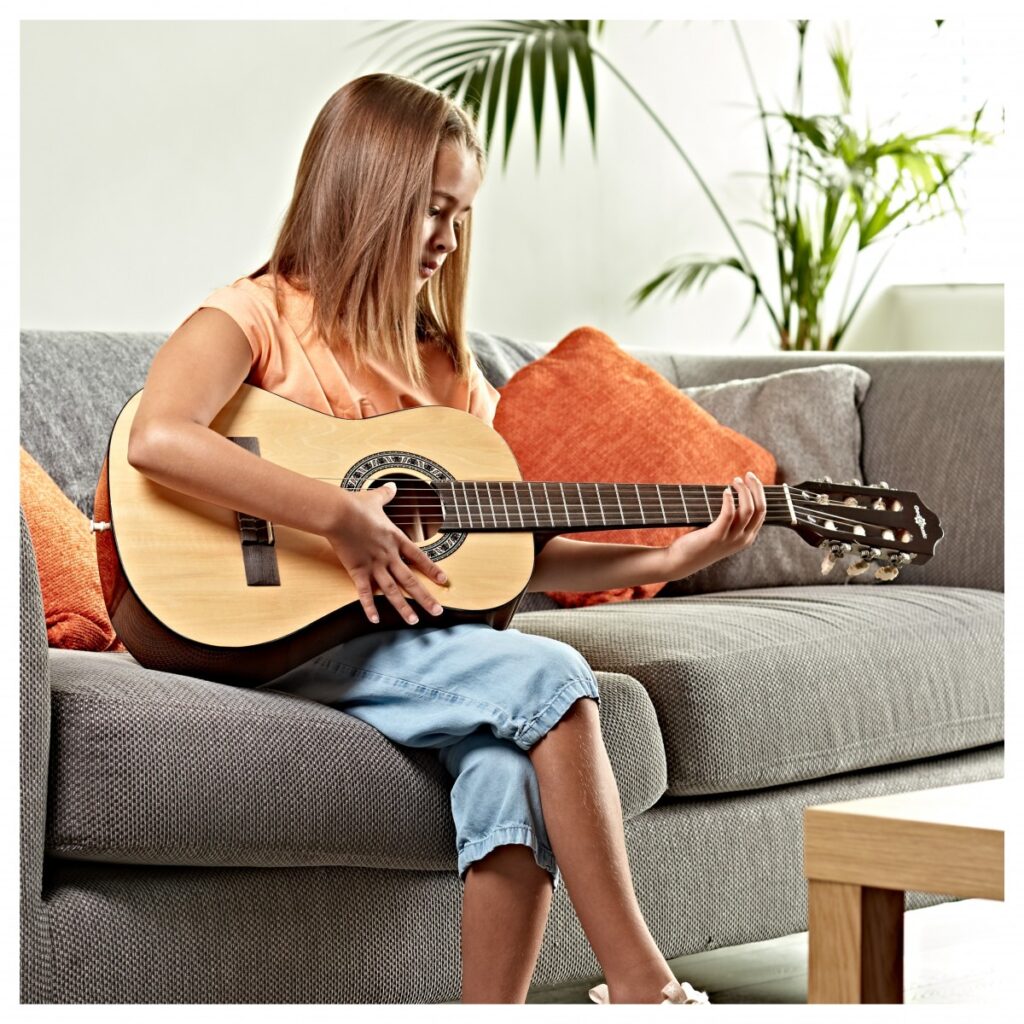 3/4 Classical Guitar Natural by Gear4music