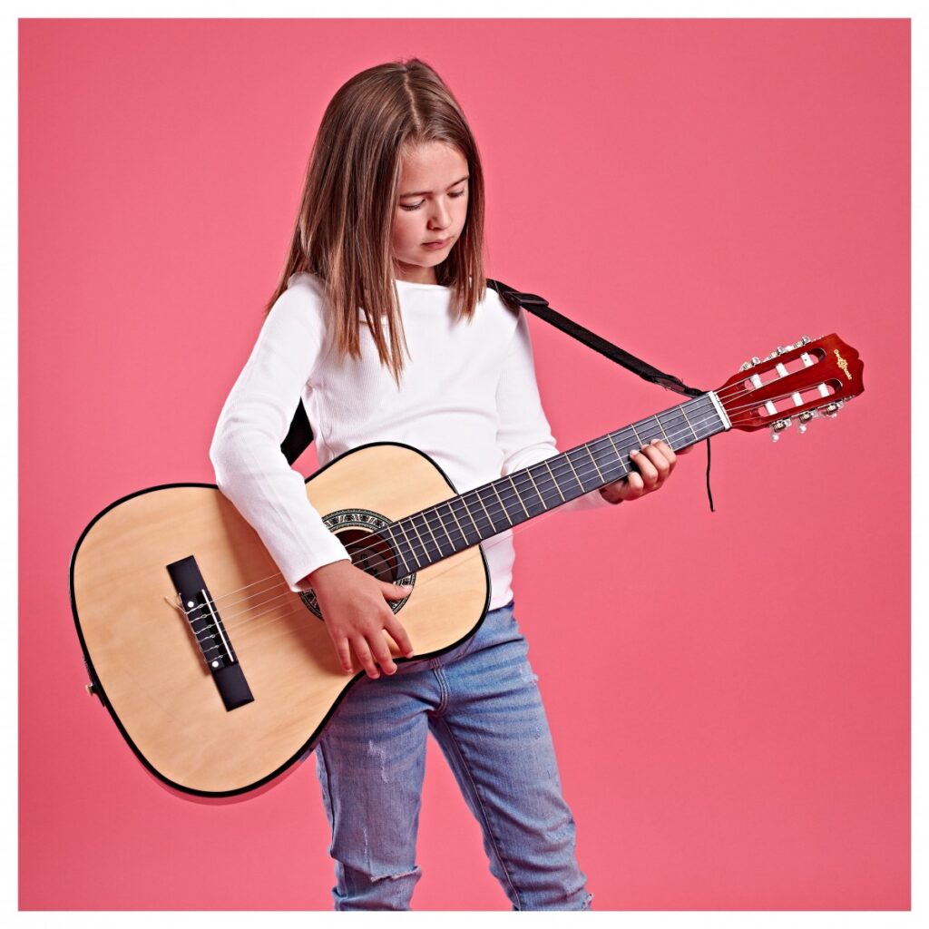 3/4 Classical Guitar Redburst by Gear4music