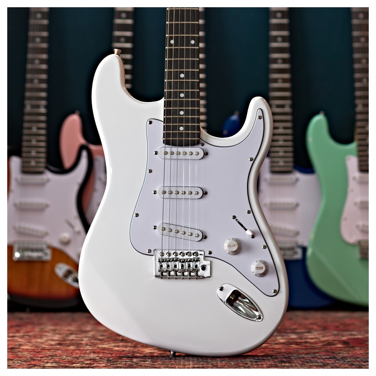 LA Electric Guitar White 15W Guitar Amp & Ultimate Accessory Pack