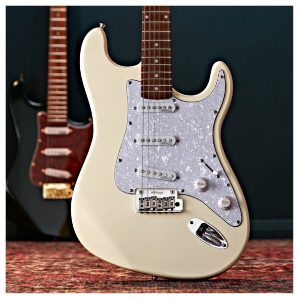LA Select Legacy Electric Guitar Vintage White 15W Guitar Amp & Accessory Pack