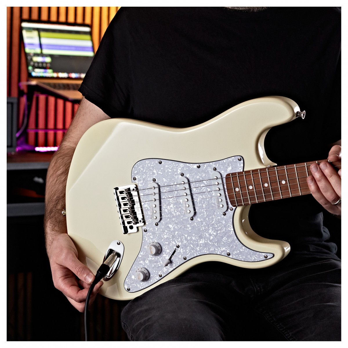 LA Select Legacy Electric Guitar Vintage White 15W Guitar Amp & Accessory Pack